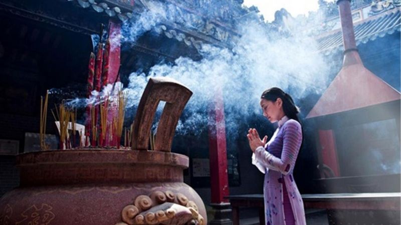 Mơ thấy đi chùa thắp hương